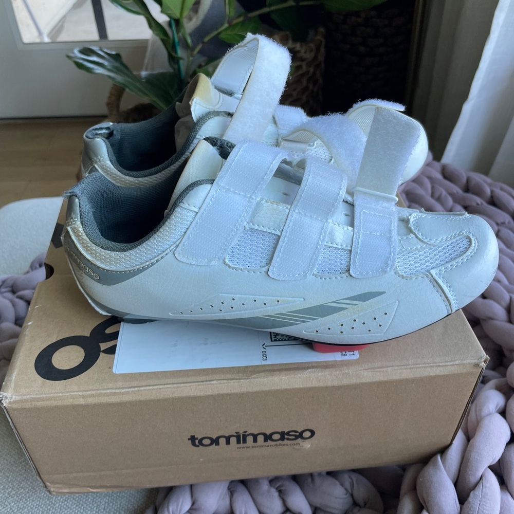 Tommaso Pista Women's Indoor Cycling Shoes | Size 42/10 | White & Silver | Pelot